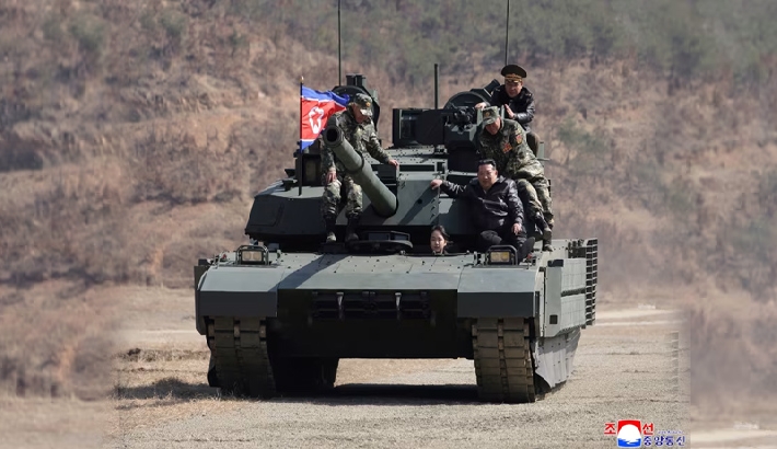 ക്ലസ്റ്റർ ബോംബ് ആയുധശേഖരമുള്ള മിസൈൽ പരീക്ഷണം: ഉത്തരകൊറിയയുടെ പുതിയ നീക്കത്തിൽ സംഘർഷം രൂക്ഷം ക്ലസ്റ്റർ ബോംബ് ആയുധശേഖരമുള്ള മിസൈൽ പരീക്ഷണം: ഉത്തരകൊറിയയുടെ പുതിയ നീക്കത്തിൽ സംഘർഷം രൂക്ഷം