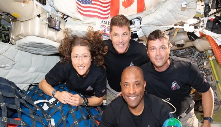 'ഭൂമി കൺമുന്നിൽ നിന്നു മറഞ്ഞ നിമിഷം...'; വിറയലോടെ ഓർമ്മ പങ്കുവെച്ച് ആർട്ടെമിസ് II സംഘനേതാവ്