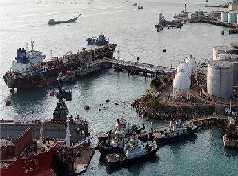 ട്രംപിന്റെ ഉപരോധത്തെ പരിഹസിച്ച് ചൈനീസ് ടാങ്കര്‍ ഹോര്‍മുസ് കടന്നു