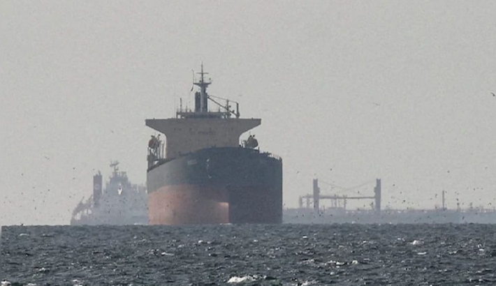 അമേരിക്കൻ ഉപരോധത്തിനിടെ ഇറാൻ എണ്ണക്കപ്പൽ ഹോർമൂസ് കടന്നു; സമ്മർദ്ദത്തിന് വെല്ലുവിളി അമേരിക്കൻ ഉപരോധത്തിനിടെ ഇറാൻ എണ്ണക്കപ്പൽ ഹോർമൂസ് കടന്നു; സമ്മർദ്ദത്തിന് വെല്ലുവിളി