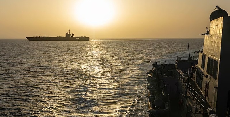 യു എസ് നാവിക സേന കപ്പലുകളെ വഴി തിരിച്ചു വിടുന്ന വീഡിയോ പുറത്തുവിട്ടു