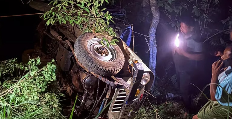 ഇടുക്കിയില്‍ ജീപ്പ് കൊക്കയിലേക്ക് മറിഞ്ഞ് കുഞ്ഞ് ഉള്‍പ്പെടെ രണ്ടുപേര്‍ മരിച്ചു