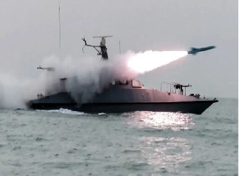 അമേരിക്ക-ഇറാൻ സംഘർഷം കടുത്തു; കപ്പൽ പിടിച്ചെടുത്തതിന് പിന്നാലെ ഡ്രോൺ ആക്രമണവുമായി ഇറാൻ