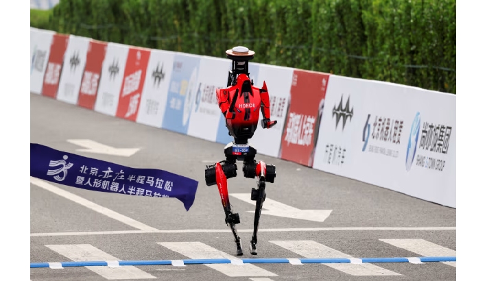 മനുഷ്യരെ മറികടന്ന് റോബോട്ട്: ഹാഫ് മാരത്തോണിൽ ചരിത്ര നേട്ടം