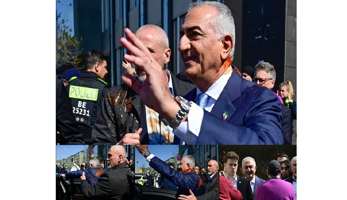 ബെര്‍ലിനില്‍ റിസ പഹ്‌ലവിക്കുമേല്‍ ചുവന്ന ദ്രാവകം തളിച്ചു