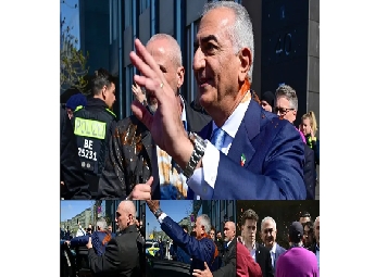 ബെര്‍ലിനില്‍ റിസ പഹ്‌ലവിക്കുമേല്‍ ചുവന്ന ദ്രാവകം തളിച്ചു