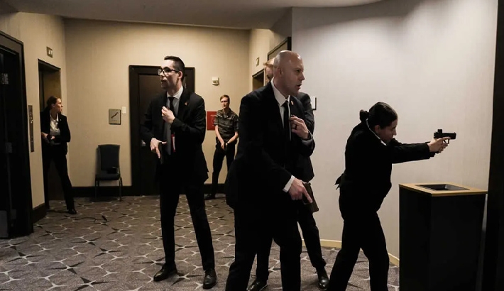 വൈറ്റ് ഹൗസ് ഡിന്നറിൽ സുരക്ഷാ ഭീഷണി; ട്രംപിനെ ഒഴിപ്പിച്ചു, പരിക്കുകളില്ലെന്ന് റിപ്പോർട്ട്