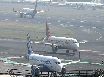 ഇന്ധനവില കുത്തനെ ഉയര്‍ന്നു; അടിയന്തര സഹായം തേടി ഇന്ത്യന്‍ വിമാനക്കമ്പനികള്‍