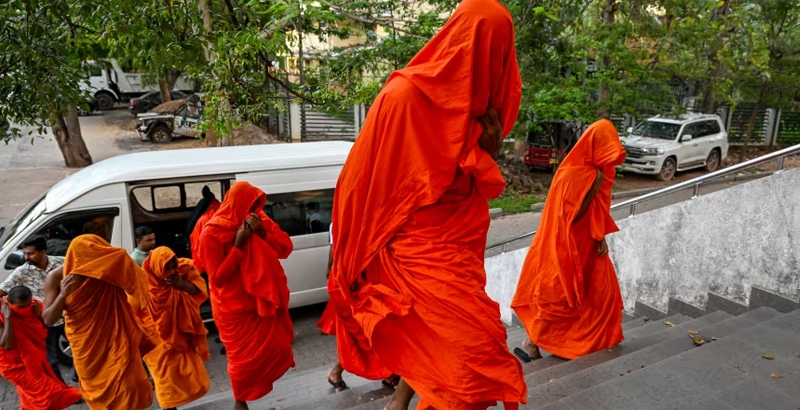 കൊളംബോ വിമാനത്താവളത്തിൽ ബുദ്ധ സന്യാസിമാരിൽ നിന്ന് 110 കിലോ കഞ്ചാവ് പിടിച്ചട...