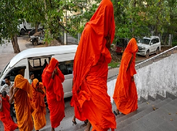 കൊളംബോ വിമാനത്താവളത്തിൽ ബുദ്ധ സന്യാസിമാരിൽ നിന്ന് 110 കിലോ കഞ്ചാവ് പിടിച്ചടുത്തു; 22 പേർ അറസ്റ്റിൽ