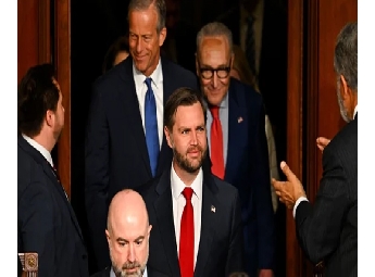 ഇറാൻ യുദ്ധത്തിന്റെ പൂർണ്ണ വിവരങ്ങൾ ട്രംപിന് ലഭിക്കുന്നില്ലെന്ന് ആശങ്ക ഉയർത്തി ജെ.ഡി. വാൻസ്