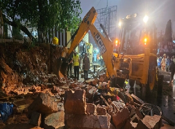 ബംഗളൂരുവിൽ ആശുപത്രി മതിൽ തകർന്ന് മലയാളികളടക്കം ഏഴുമരണം