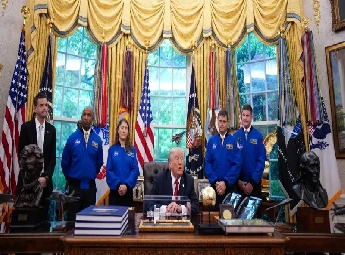 ആർട്ടെമിസ് II സംഘം ട്രംപിനെ കണ്ടു; 'എനിക്കും ബഹിരാകാശ യാത്രക്ക് താൽപര്യമെന്ന് പ്രസിഡന്റിന്റെ തമാശ