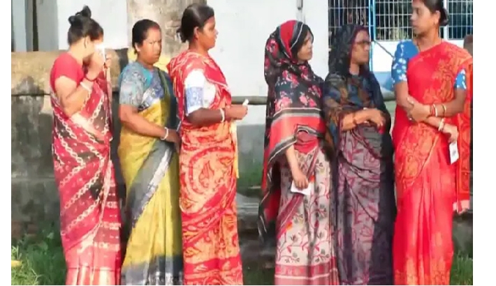 ക്രമക്കേടെന്ന പരാതി; പശ്ചിമബംഗാളിൽ 15 ബൂത്തുകളിൽ വീണ്ടും വോട്ടെടുപ്പ് തുടങ്ങി