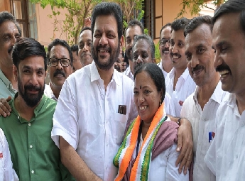 വി കെ ശ്രീകണ്ഠന്‍ എം പി; ഭാര്യ തുളസി എം എല്‍ എ