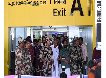 ആളും ആരവവും ഇല്ലാതെ പിണറായി തലസ്ഥാനത്ത് ; മാധ്യമങ്ങൾക്കുമുന്നിലും നിശ്ശബ്ദൻ
