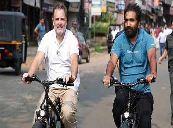 തെരഞ്ഞെടുപ്പ് മാലിന്യം ആറായിരം ടണ്‍; അതില്‍ ചാണ്ടി ഉമ്മന്റെ മുഖമുണ്ടാവില്ല