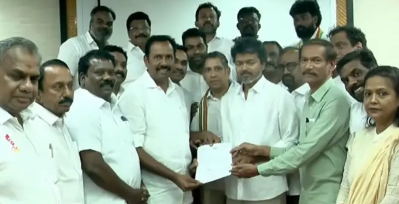തമിഴ്‌നാട്ടിൽ ഡിഎംകെ ബന്ധം മുറിച്ച് കോൺഗ്രസ് ; വിജയ് നയിക്കുന്ന ടിവികെയ്ക്ക് പിന്തുണ പ്രഖ്യാപിച്ചു