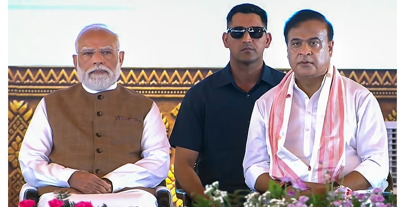 അസമിൽ ഹിമന്ത ബിശ്വ ശർമ്മ സത്യപ്രതിജ്ഞ ചെയ്ത് അധികാരമേറ്റു