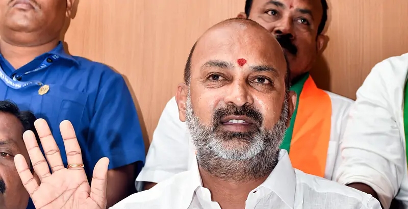 ലൈംഗിക പീഡനം; കേന്ദ്രമന്ത്രിയുടെ മകന്‍ പൊലീസില്‍ കീഴടങ്ങി