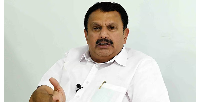 മുരളീധരന്റെ അതൃപ്തിക്ക് പിന്നാലെ വകുപ്പ് മാറ്റം; ആരോഗ്യം, ദേവസ്വം ചുമതല നൽകാൻ ധാരണ