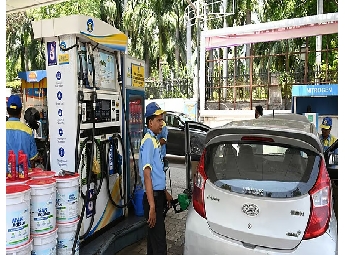 വീണ്ടും ഇന്ധനവില വർധന; നാല് ദിവസത്തിനിടെ രണ്ടാം കൂട്ടൽ, ലിറ്ററിന് 90 പൈസ കൂടി