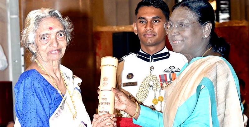 വനമുത്തശ്ശി ദേവകിയമ്മ പദ്മശ്രീ പുരസ്‌ക്കാരം ഏറ്റുവാങ്ങി
