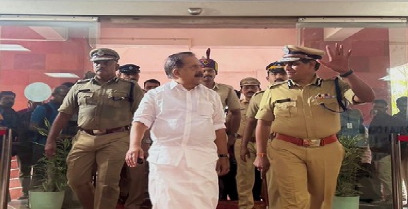 അഴിമതി വീഡിയോയിൽ പകർത്തി നൽകിയാൽ 5000 രൂപ സമ്മാനം, രഹസ്യ വിവരങ്ങൾ പുറത്തുവിടില്ല; ഓഫറുമായി മന്ത്രി രമേശ് ചെന്നിത്തല