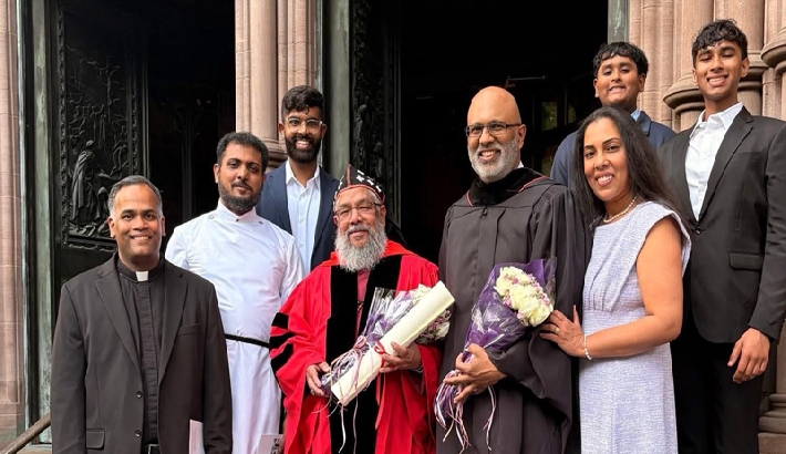 ബിഷപ്പ് ഡോ.എബ്രഹാം മാര് പൗലോസിനെ ഡോക്ടര് ഓഫ് ഡിവിനിറ്റി ബിരുദം നല്കി ആദരിച്ചു. ബിഷപ്പ് ഡോ.എബ്രഹാം മാര് പൗലോസിനെ ഡോക്ടര് ഓഫ് ഡിവിനിറ്റി ബിരുദം നല്കി ആദരിച്ചു.