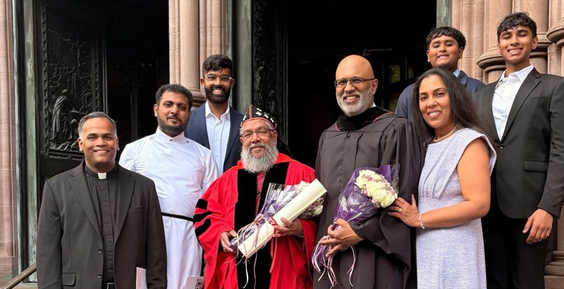 ബിഷപ്പ് ഡോ.എബ്രഹാം മാര്‍ പൗലോസിനെ ഡോക്ടര്‍ ഓഫ് ഡിവിനിറ്റി ബിരുദം നല്‍കി ആദരിച്ചു.