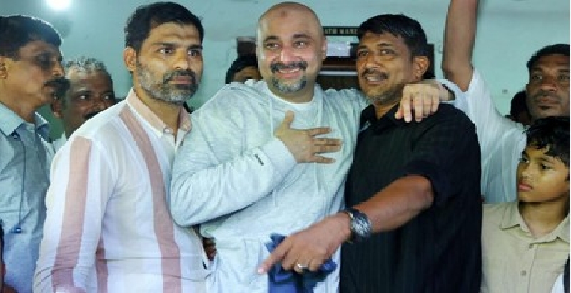 ബലി പെരുന്നാളിന്റെ സമ്മാനമായി അബ്ദുൽ റഹീം ഉമ്മയ്ക്കരികിലെത്തി; ഹർഷാരവത്തോടെ സ്വീകരിച്ച് നാട്ടുകാർ
