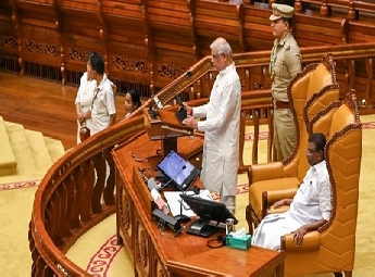 വന്ദേമാതരം മുഴുവൻ ആലപിച്ചില്ല; അതൃപ്തി അറിയിച്ച് ​ഗവർണർ