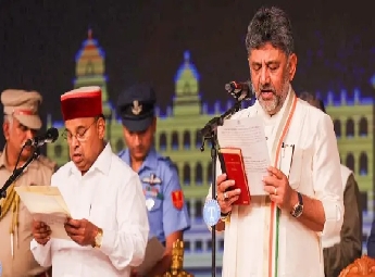 ഡി കെ ശിവകുമാര്‍ കര്‍ണാടക മുഖ്യമന്ത്രിയായി സത്യപ്രതിജ്ഞ ചെയ്തു; ജി പരമേശ്വര്‍ ഉപമുഖ്യമന്ത്രി