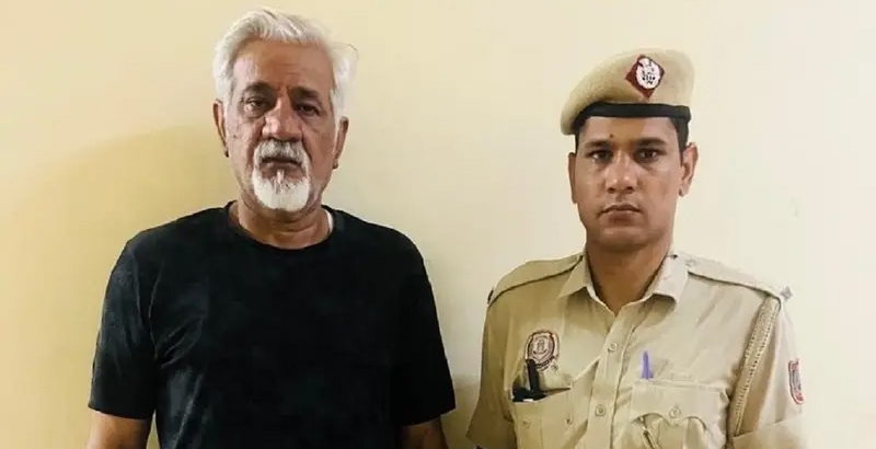 ഡൽഹി ഹോട്ടൽ തീപിടിത്തം: രക്ഷാപ്രവർത്തനത്തിന് നിൽക്കാതെ മടങ്ങിയെന്ന് ഉടമയുടെ മൊഴി; കസ്റ്റഡിയിൽ എടുത്ത് അന്വേഷണം ശക്തമാക്കി
