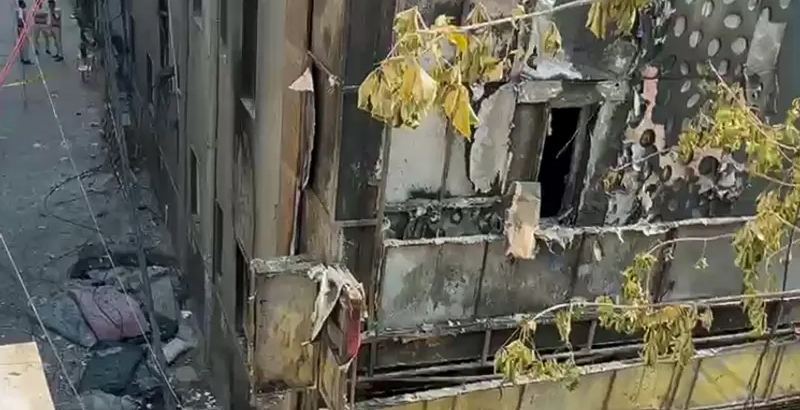 ഡല്‍ഹി ഹോട്ടല്‍ തീപിടിത്തം: രക്ഷാപ്രവര്‍ത്തനം നടക്കുന്നതിനിടെ ലൈസന്‍സ് പുതുക്കാന്‍ ഉടമയുടെ ശ്രമം