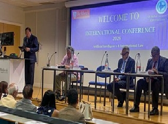 'പാറ്റ' പരാമർശത്തിൽ ചീഫ് ജസ്റ്റിസിനെതിരേ ചോദ്യങ്ങളുമായി വിദ്യാർഥികൾ; ലണ്ടൻ സർവകലാശാലയിലെ സംഭവത്തിനെതിരേ ഇന്ത്യൻ ഹൈക്കമ്മീഷൻ