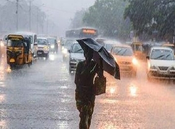 അതിതീവ്ര മഴയും റെഡ് അലർട്ടും, 3 ജില്ലകളിലെ വിദ്യാഭ്യാസ സ്ഥാപനങ്ങൾക്ക് നാളെ അവധി