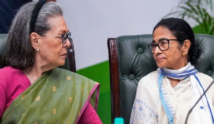 തൃണമൂലിൽ കൊഴിഞ്ഞുപോക്ക് രൂക്ഷം; കോൺ​ഗ്രസിനോട് അടുത്ത് മമത, ബം​ഗാളിലും ഡൽ​​ഹിയിലും നാടകീയ നീക്കങ്ങൾ സജീവം