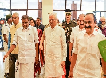 'അത് ശരിയായില്ല', അറിയിക്കാതെ ഗവര്‍ണര്‍ യോഗം വിളിച്ച സംഭവത്തില്‍ സര്‍ക്കാരിന് അതൃപ്തി; ലോക്ഭവന് കത്ത്
