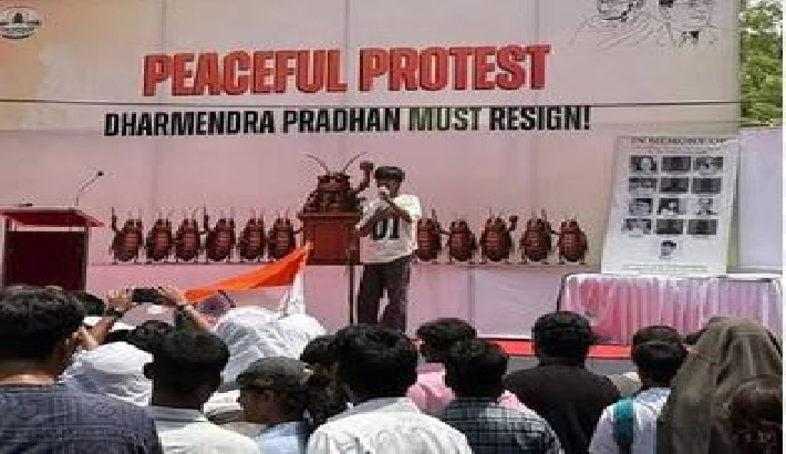 വീണ്ടും ഡൽഹി ഇളക്കിമറിച്ച് 'പാറ്റ'കൾ; തന്നെ അറസ്റ്റ് ചെയ്താലും പ്രതിഷേധം തുടരണമെന്ന് അഭിജിത്ത് ദീപ്കെ