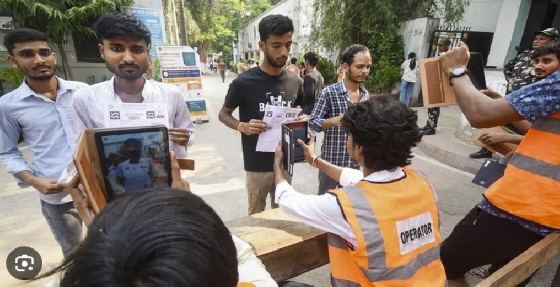 നീറ്റ് പുനഃപരീക്ഷയില്‍ ആള്‍മാറാട്ടം; ബിഹാറില്‍ 9 പേര്‍ അറസ്റ്റില്‍; യുപിയില്‍ വിദ്യാര്‍ത്ഥിയില്‍ നിന്നും സിം കാര്‍ഡ് പിടിച്ചെടുത്തു