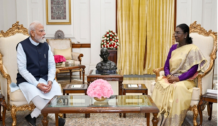 മന്ത്രിസഭാ പുനഃസംഘടനയ്ക്ക് സൂചന? രാഷ്ട്രപതിയെ കണ്ടു മോഡി; ശ്രദ്ധ മൂന്ന് രാഷ്ട്രീയ കണക്കുകൂട്ടലുകളിൽ മന്ത്രിസഭാ പുനഃസംഘടനയ്ക്ക് സൂചന? രാഷ്ട്രപതിയെ കണ്ടു മോഡി; ശ്രദ്ധ മൂന്ന് രാഷ്ട്രീയ കണക്കുകൂട്ടലുകളിൽ