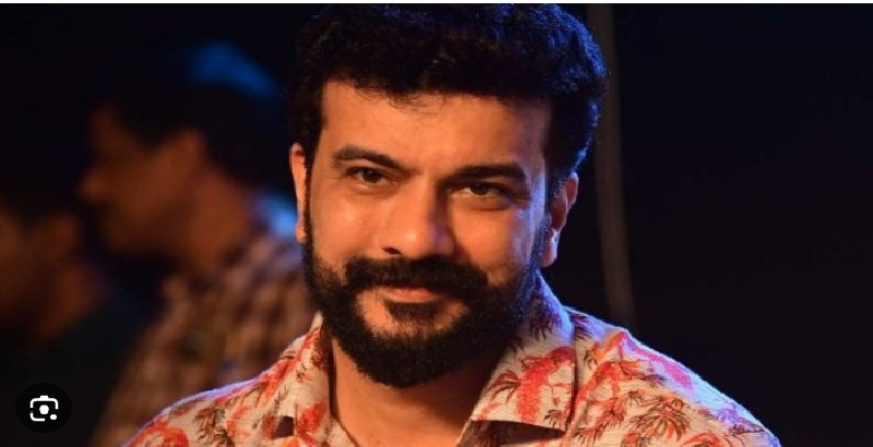 കടിച്ചുതൂങ്ങാൻ ആഗ്രഹമില്ല'; അമ്മ അഡ്‌ഹോക് കമ്മിറ്റിയില്‍ നിന്ന് രാജിവെച്ച് രമേഷ് പിഷാരടി