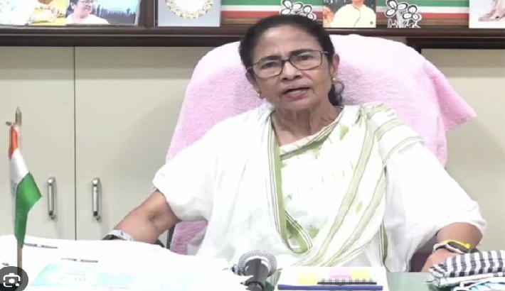 'എന്നെ തടയണമെങ്കില് കൊന്നു തള്ളണം, വിമതര് ദ്രോഹികൾ'; പോരിന് നേരിട്ടിറങ്ങി മമത 'എന്നെ തടയണമെങ്കില് കൊന്നു തള്ളണം, വിമതര് ദ്രോഹികൾ'; പോരിന് നേരിട്ടിറങ്ങി മമത