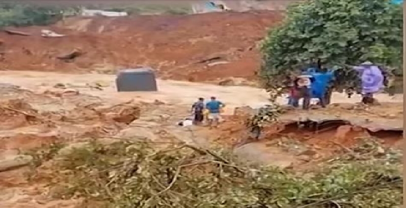 വയനാട് മണ്ണിടിച്ചിലിൽ നാല് മരണം; ഒമ്പതു പേരെ കാണാതായി; നിരവധി പേർ കുടുങ്ങി കിടക്കുന്നു