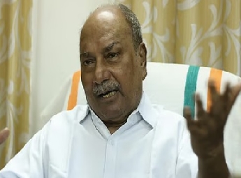 എ.കെ ആന്‍റണിക്കെതിരെ വ്യാജ ഫേസ് ബുക്ക് പോസ്റ്റ്: പോലീസ് കേസെടുത്തു