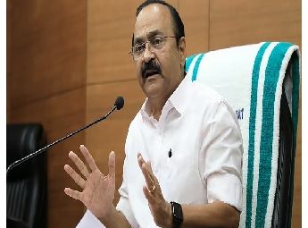 എൻഎസ്എസിനെ കാണാൻ സമയം ഇല്ല; മുഖ്യമന്ത്രി ഹിന്ദു ഐക്യവേദിയെ കണ്ടത് വിവാദമായി