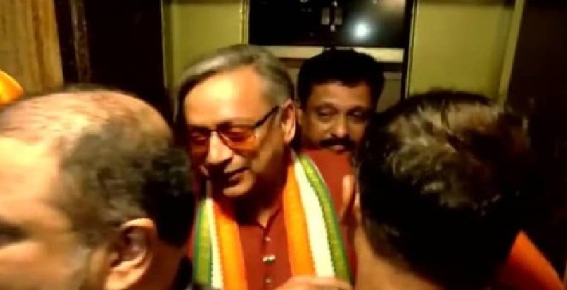 ശശി തരൂർ എംപി ഹോട്ടലിലെ ലിഫ്റ്റിൽ കുടുങ്ങി; അ​ഗ്നിരക്ഷാ സേനയെത്തി രക്ഷപ്പെടുത്തി