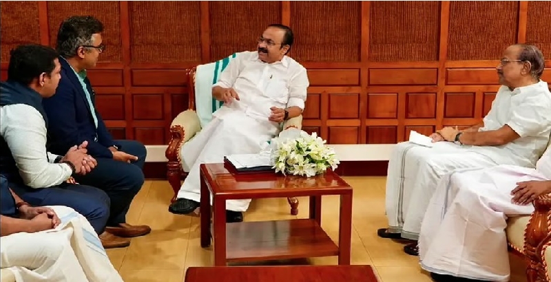 ചിത്രങ്ങൾ പുറത്തുവിട്ട് കുഞ്ഞാലിക്കുട്ടി, 'മുഖ്യമന്ത്രി പറഞ്ഞത് കള്ളമല്ല'; ജൂൺ 29 ന് ടാറ്റയുമായി ചർച്ച നടന്നു'