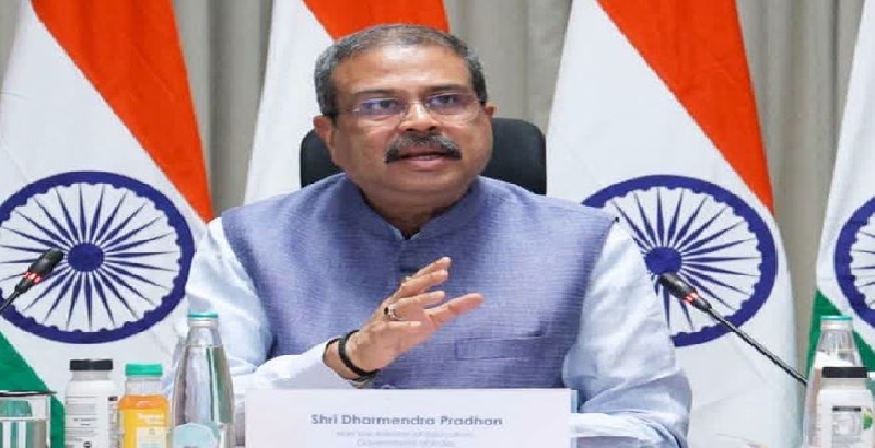 പാറ്റകൾക്കും പ്രതിപക്ഷത്തിനും വിജയം; ഒടുവിൽ കേന്ദ്രം മുട്ടുമടക്കി, ധർമ്മേന്ദ്ര പ്രധാൻ രാജിവെച്ചു